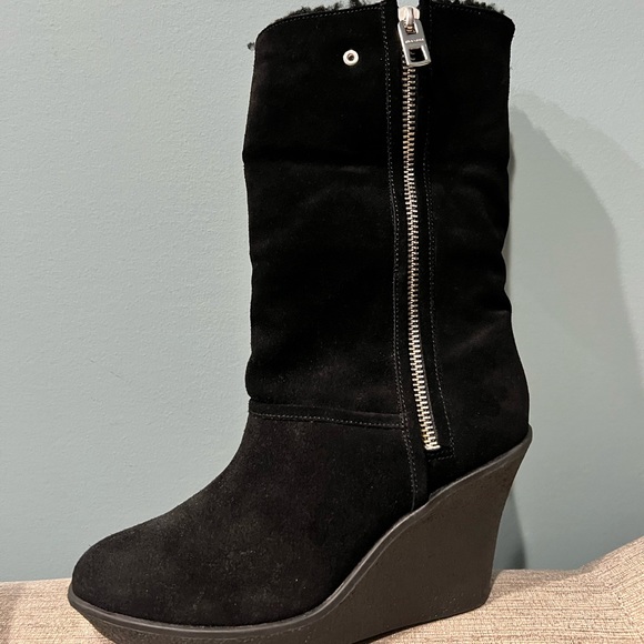 BNWT Coach Mid-Calf Black Suede/Shearling Zip Wedge Boot - Picture 2 of 7